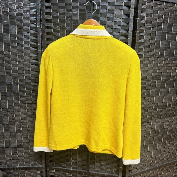 St. John yellow Santana knit jacket size 4 classic gold buttons classic - Picture 7 of 7